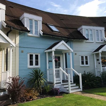 Nyhavn Lakeside Cottage Cirencester Ngoại thất bức ảnh