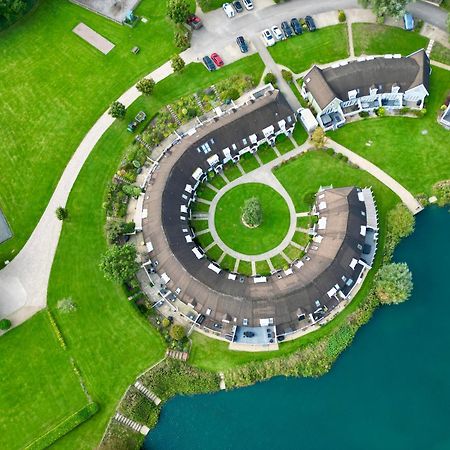 Nyhavn Lakeside Cottage Cirencester Ngoại thất bức ảnh