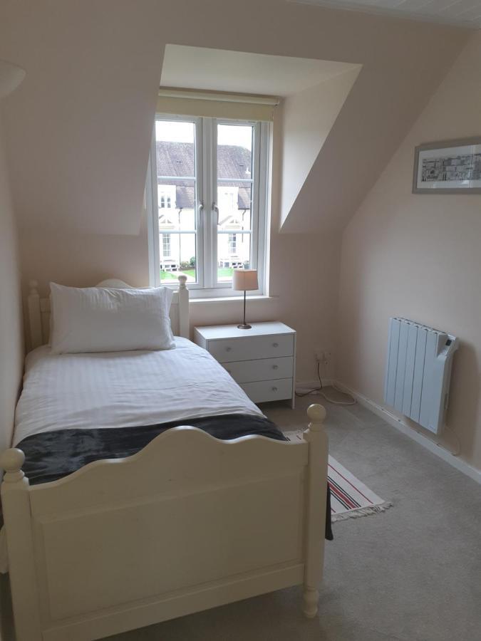 Nyhavn Lakeside Cottage Cirencester Ngoại thất bức ảnh