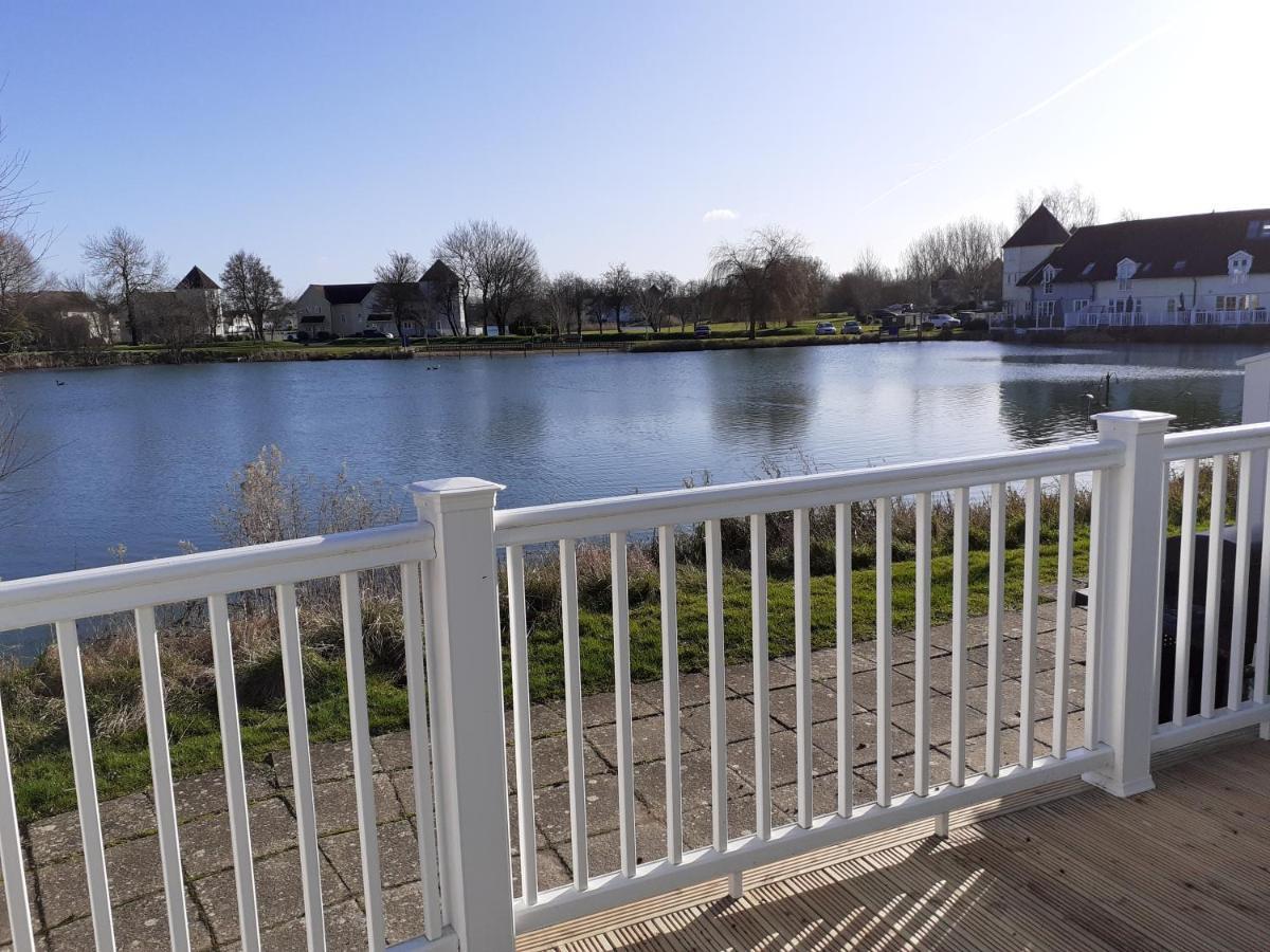 Nyhavn Lakeside Cottage Cirencester Ngoại thất bức ảnh