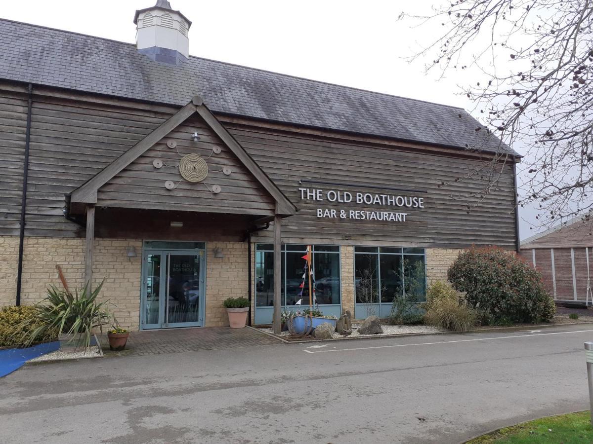 Nyhavn Lakeside Cottage Cirencester Ngoại thất bức ảnh