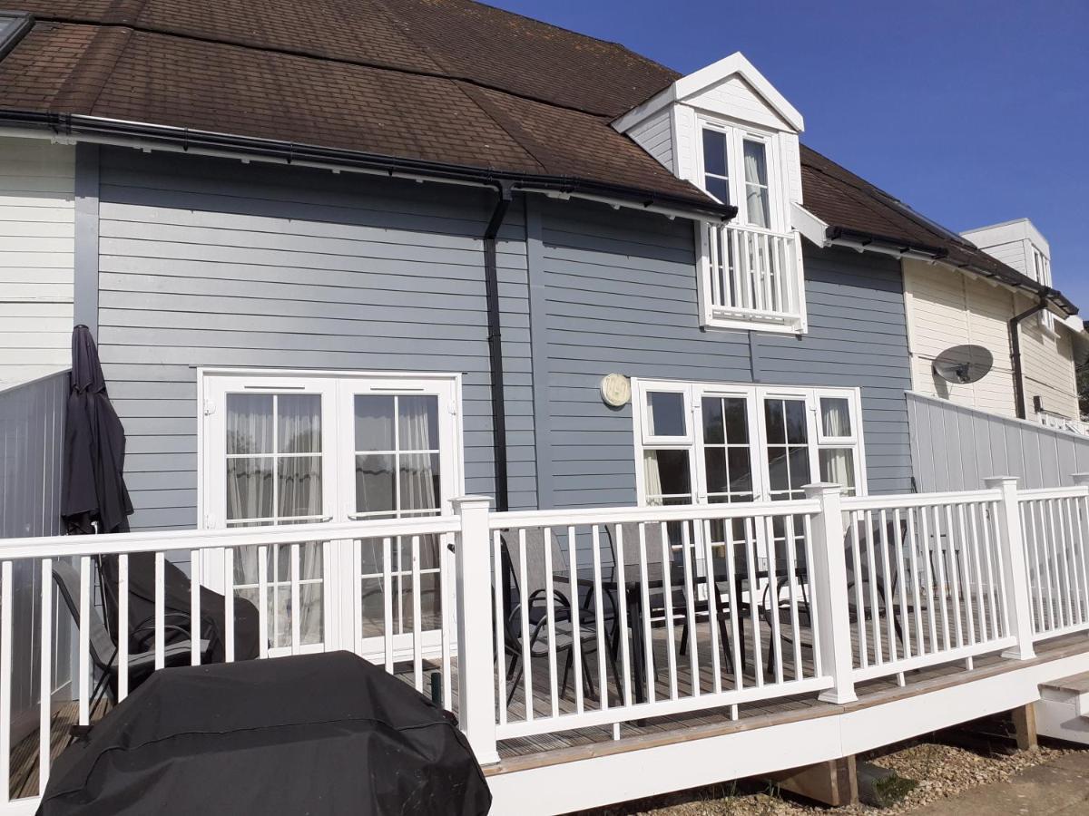 Nyhavn Lakeside Cottage Cirencester Ngoại thất bức ảnh