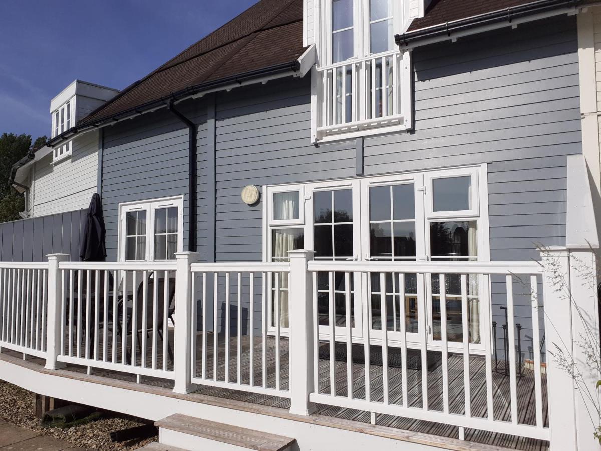 Nyhavn Lakeside Cottage Cirencester Ngoại thất bức ảnh