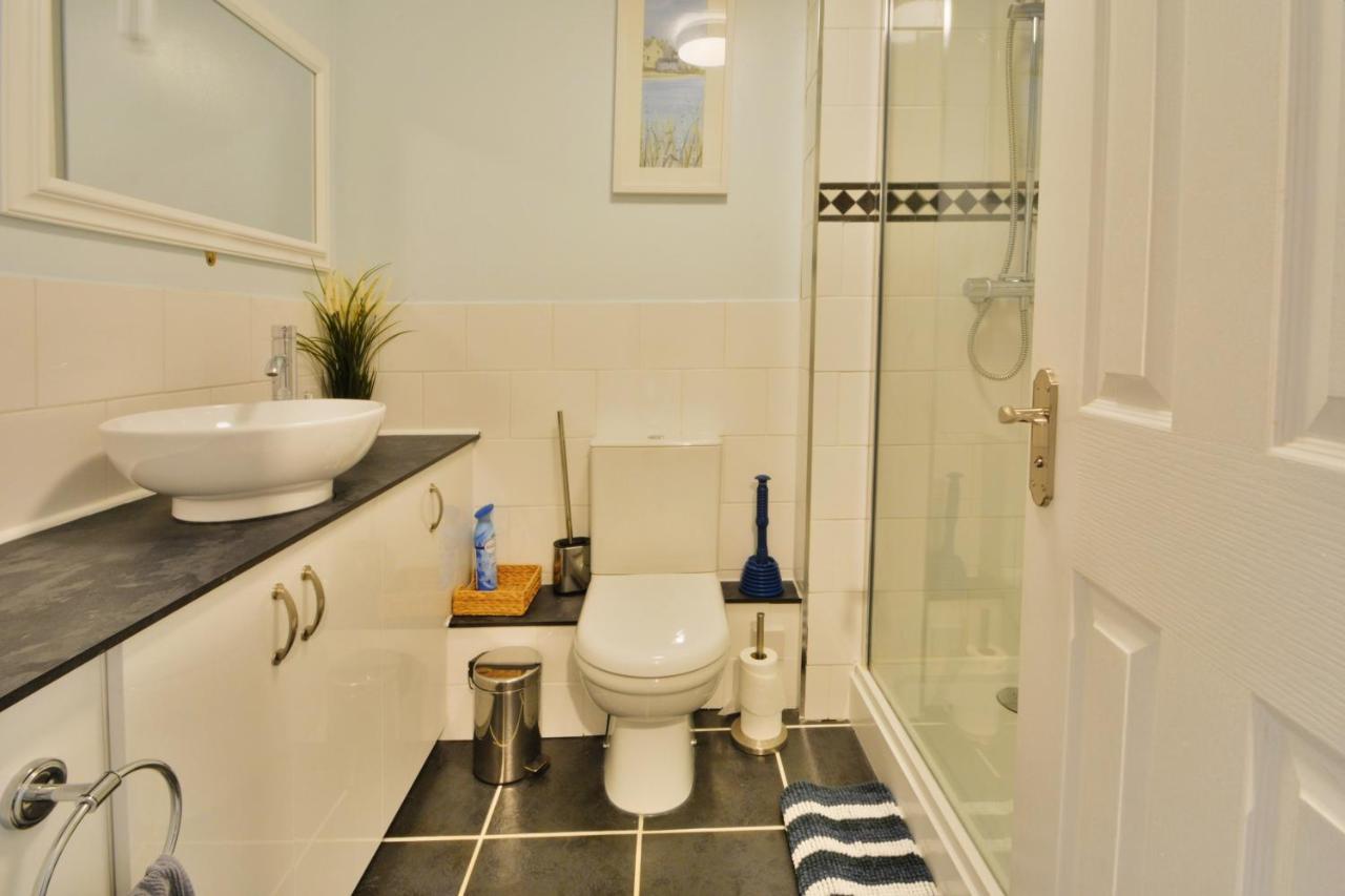 Nyhavn Lakeside Cottage Cirencester Ngoại thất bức ảnh