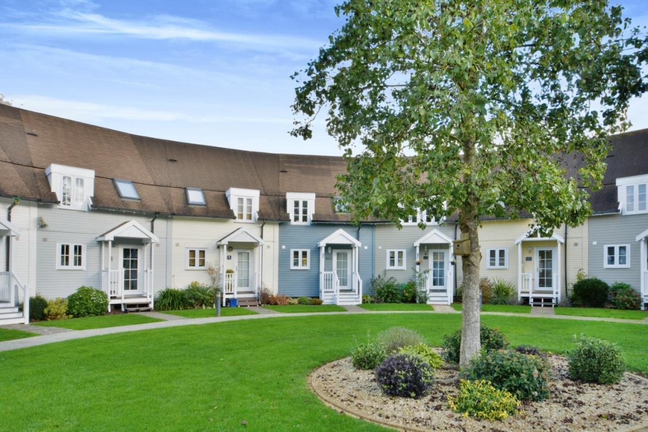 Nyhavn Lakeside Cottage Cirencester Ngoại thất bức ảnh