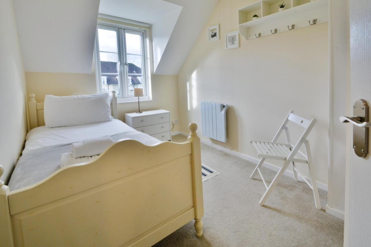 Nyhavn Lakeside Cottage Cirencester Ngoại thất bức ảnh
