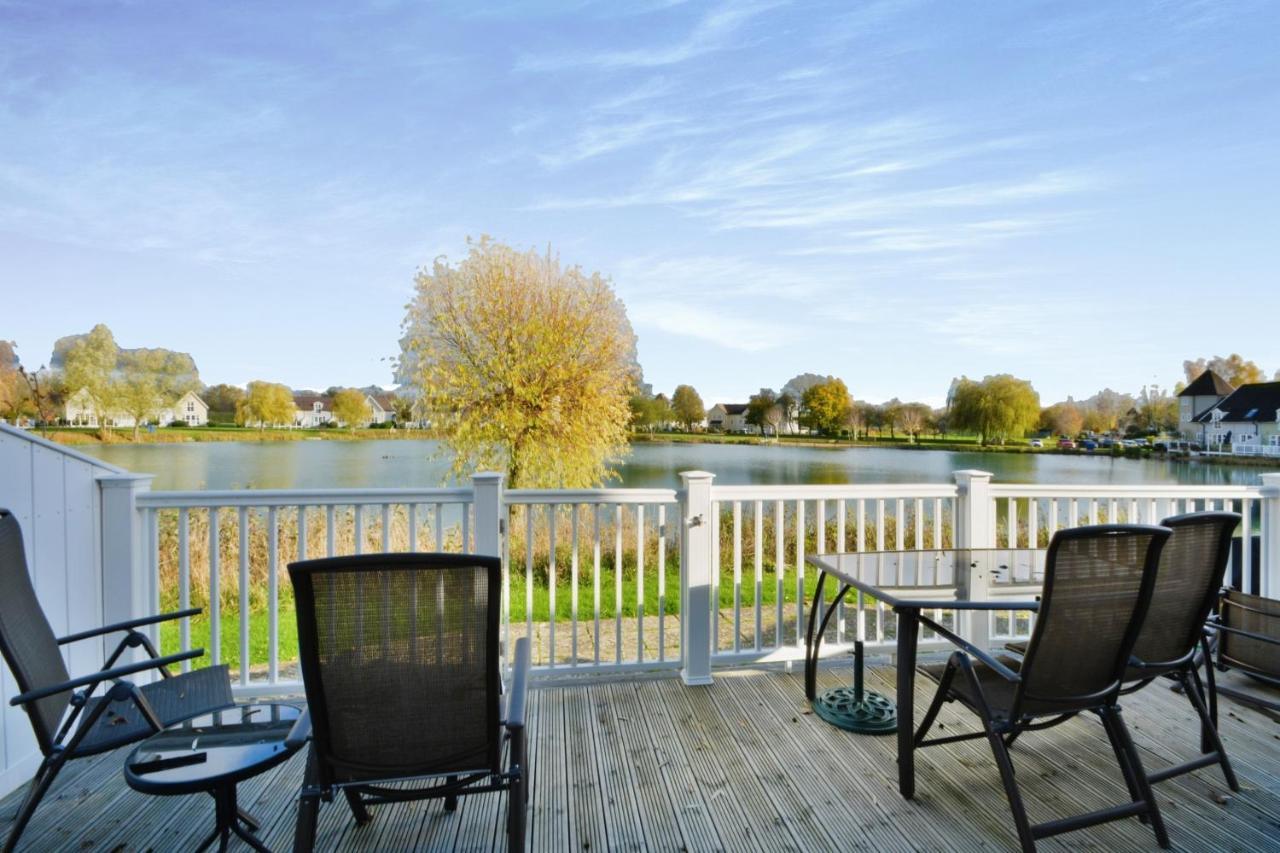 Nyhavn Lakeside Cottage Cirencester Ngoại thất bức ảnh