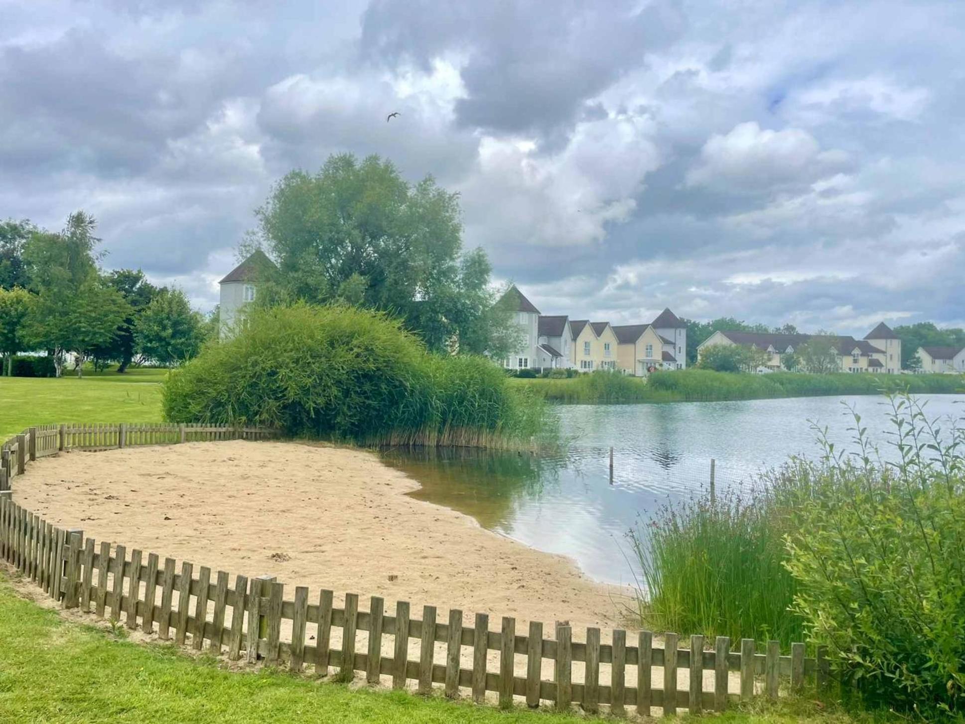 Nyhavn Lakeside Cottage Cirencester Ngoại thất bức ảnh