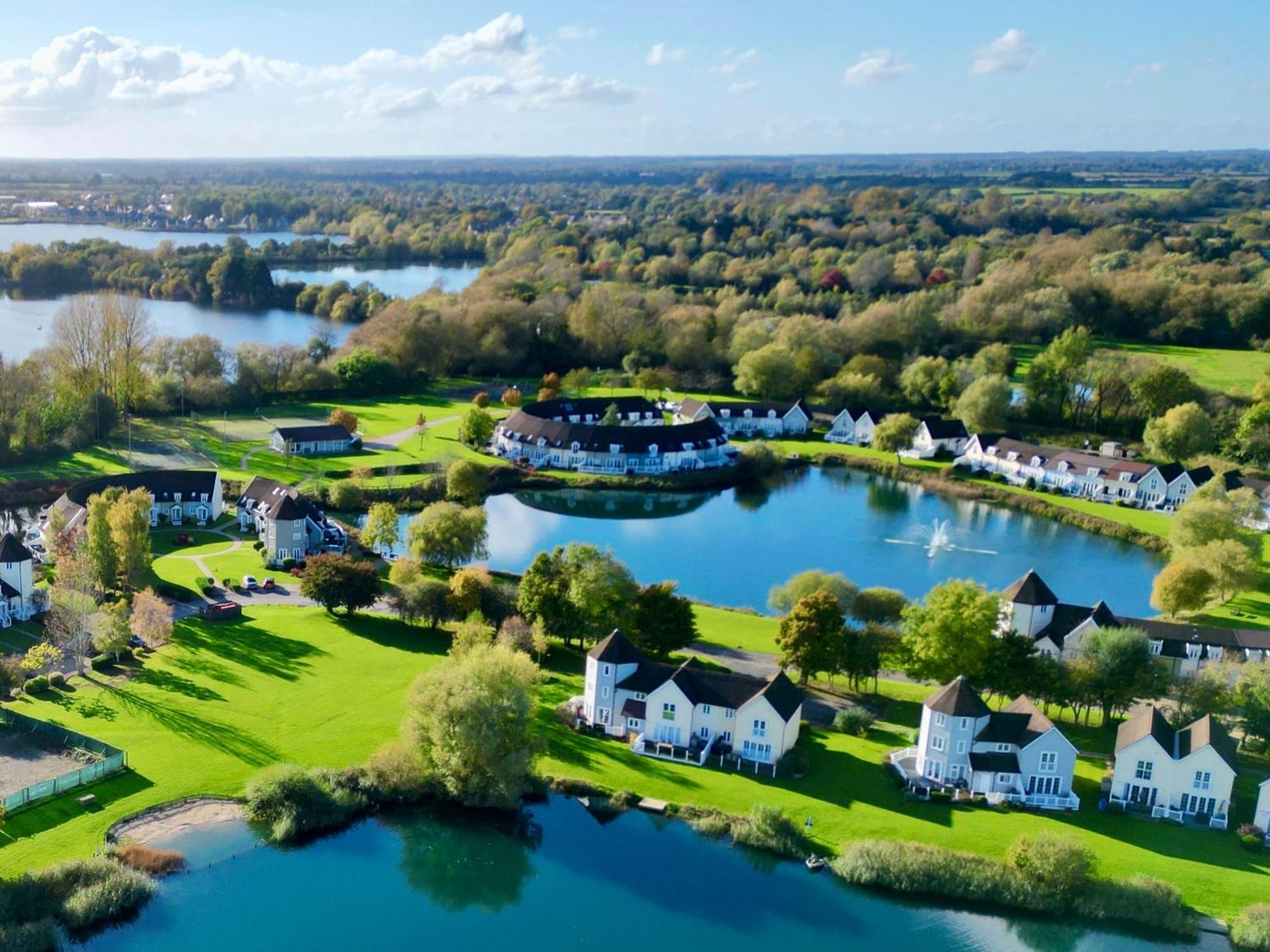 Nyhavn Lakeside Cottage Cirencester Ngoại thất bức ảnh