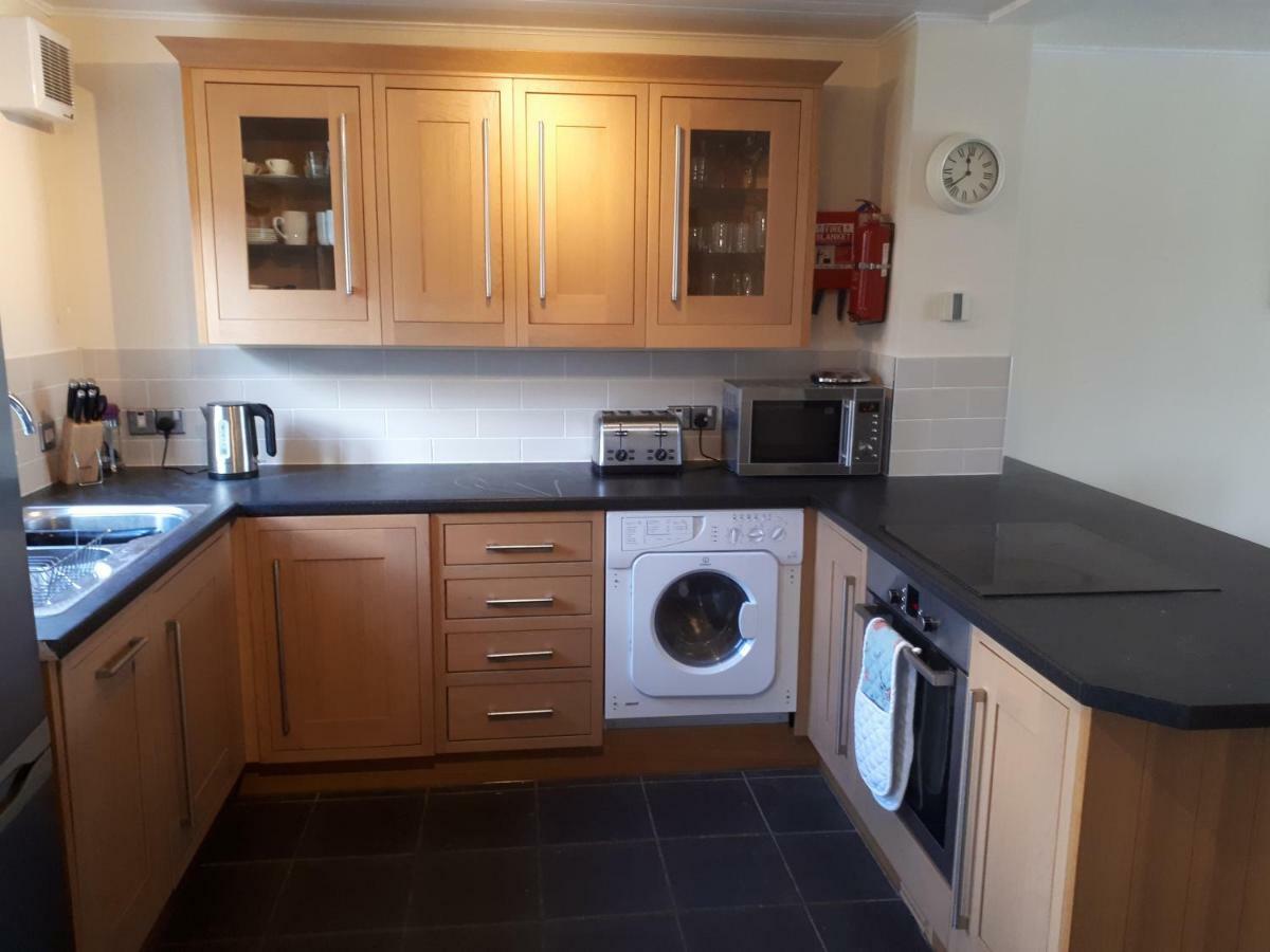 Nyhavn Lakeside Cottage Cirencester Ngoại thất bức ảnh