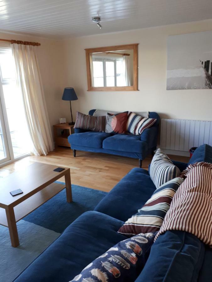 Nyhavn Lakeside Cottage Cirencester Ngoại thất bức ảnh