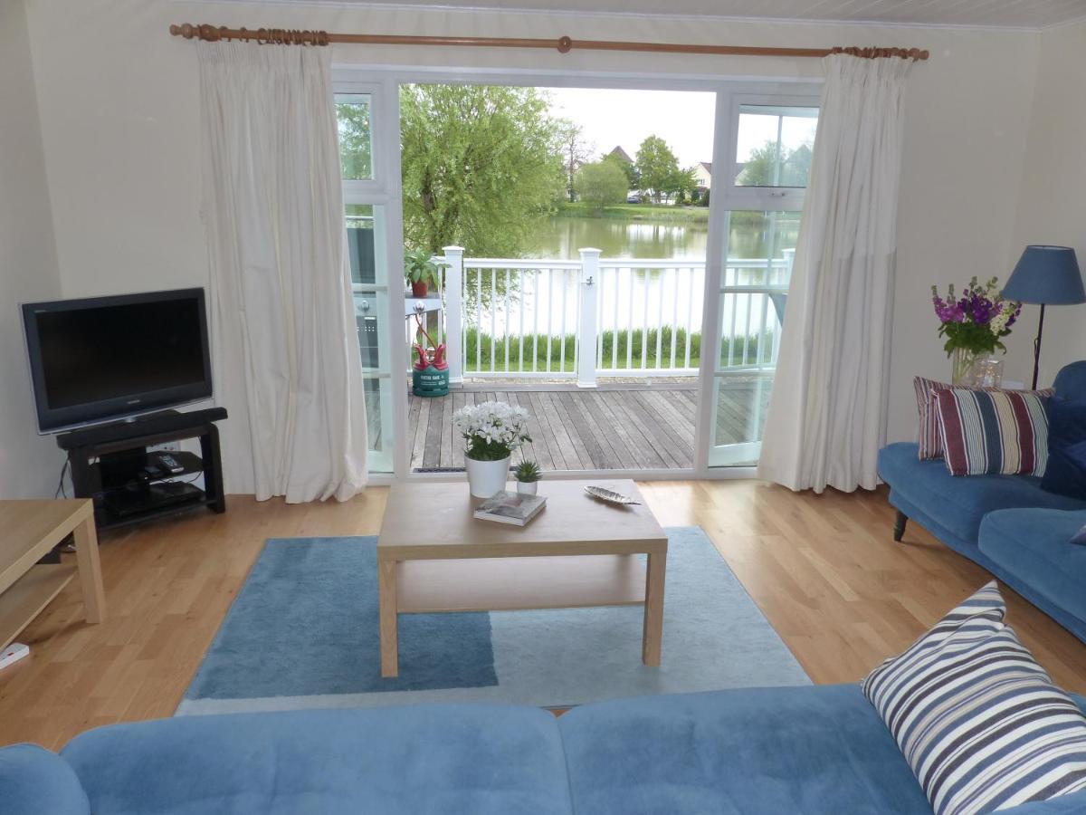 Nyhavn Lakeside Cottage Cirencester Ngoại thất bức ảnh